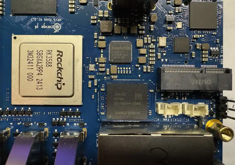 Orange Pi 5 Plus c установленным eMMC